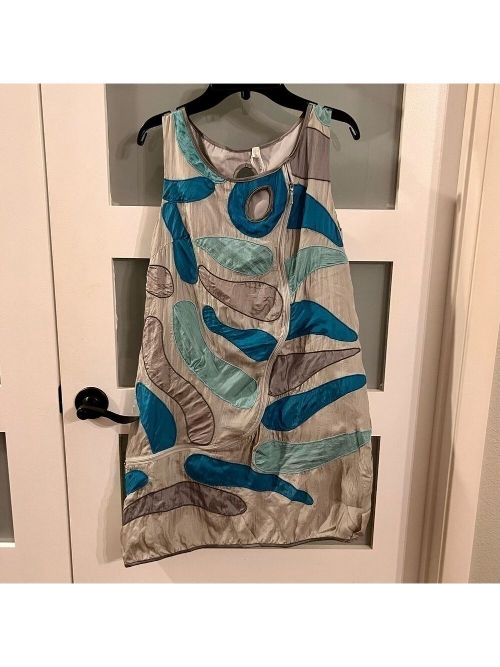 𝅺VINTAGE silk geometric pattern shift dress. Size 2.